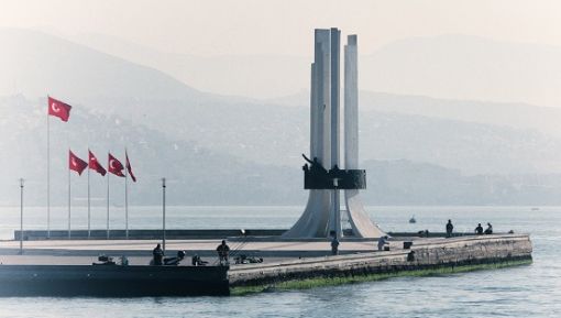  Karşıyaka Anıtı